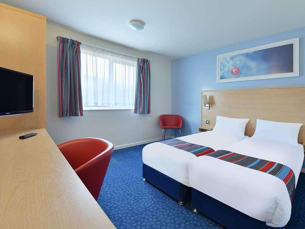 Travelodge Birmingham Саттон-Колдфилд Номер фото