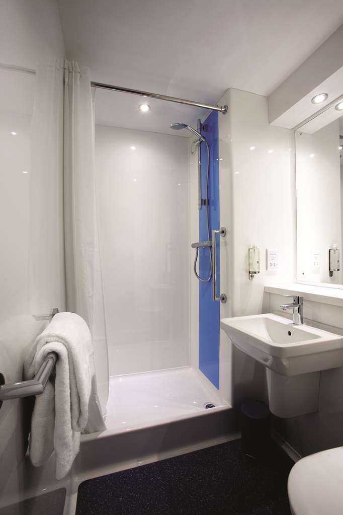 Travelodge Birmingham Саттон-Колдфилд Номер фото