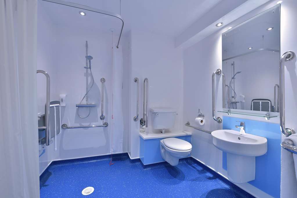 Travelodge Birmingham Саттон-Колдфилд Номер фото
